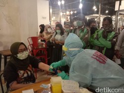 Kena Operasi, Puluhan Pengunjung Kafe di Surabaya Rapid Test Corona