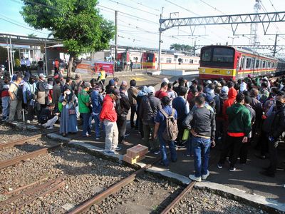 Potret Penumpukan Penumpang di Stasiun Bogor Pagi Tadi