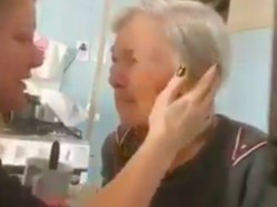 Respon Haru Nenek Pengidap Alzheimer yang Ingat Cucunya Saat Disuapi Makan