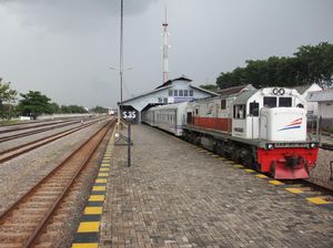 Seluruh Perjalanan KA Mudik dari Surabaya ke Bandung dan Jakarta Dibatalkan Seluruh Perjalanan KA Mudik dari Surabaya ke Bandung dan Jakarta Dibatalkan