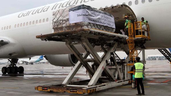Bantuan APD untuk Tenaga Medis Terus Mengalir