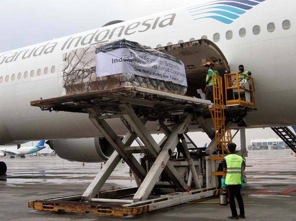 Bantuan APD untuk Tenaga Medis Terus Mengalir