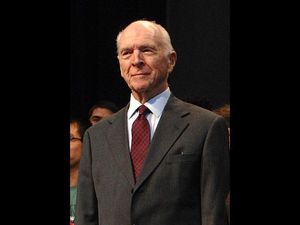 Dari Dokter ke Bankir, Kakek Ini Jadi Orang Terkaya di Brasil Dari Dokter ke Bankir, Kakek Ini Jadi Orang Terkaya di Brasil