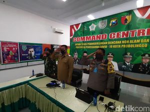 Saat Forkopimda Kota Probolinggo Berdiri dan Beri Hormat Tenaga Medis