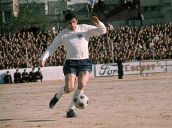 Melihat Lagi Aksi Brutal Norman Hunter, Legenda Inggris yang Idap Corona