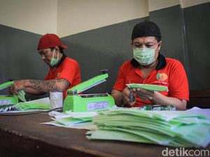 Napi pun Juga Bisa Berperan Saat Pandemi Corona, Bikin Masker Untuk Sesama