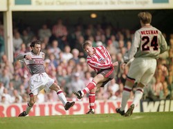 On This Day: Man United Ganti Jersey Beda Warna di Tengah Laga
