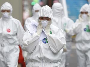 Berstatus PDP, ABK KM Lambelu di Parepare Dijemput Petugas Ber-hazmat