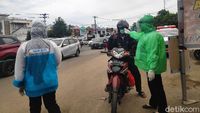 Petugas Cek Suhu Tubuh Warga Hendak ke Makassar untuk Cegah Corona