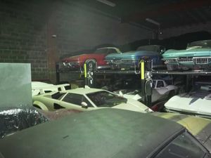 Garasi Ini Sembunyikan Ratusan Mobil Antik