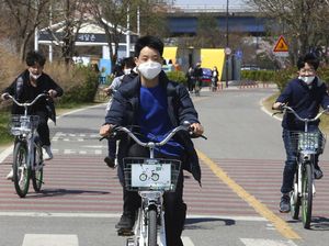 Korea Selatan Cabut Wajib Masker, tapi Warganya Enggan Lepas Korea Selatan Cabut Wajib Masker, tapi Warganya Enggan Lepas