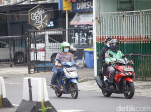 Ojol Mulai Narik Lagi, Penumpang Belum Terbiasa Bawa Helm Sendiri