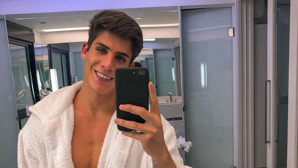 Potret Ganteng Pacar Brondong Ibu Neymar, Lebih Muda 30 Tahun