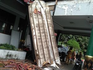 Brak, Atap Teras Pendopo Jember Ambruk saat Bupati Rapat Bersama Kepala Dinas