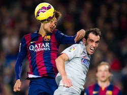 Pemain yang paling sering dihadapi Neymar adalah Diego Godin (18 kali). Foto: Getty Images/Alex Caparros