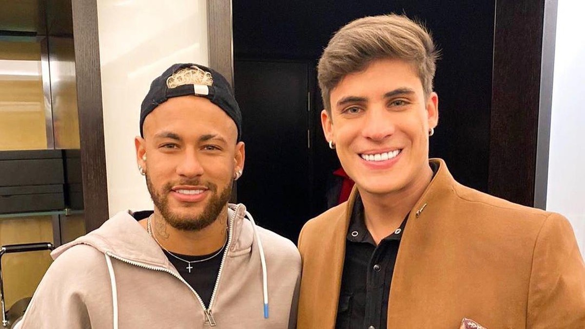 Tiago Ramos (kanan) berpacaran dengan ibunda pesepakbola PSG, Neymar (kiri), yang 30 tahun lebih tua. (Foto: Instagram)