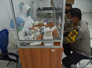 Pandemi Corona, Puluhan Personel Polresta Cirebon Jalani Rapid Test