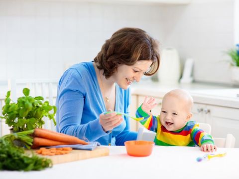 Bayi makan MPASI