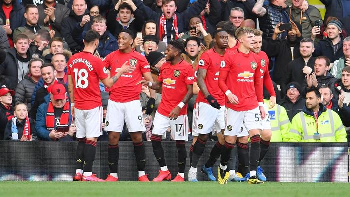 MU MANCHESTER, ENGLAND - MARCH 08: Anthony Martial of Manchester United celebrates with his team after scoring his sides first goal during the Premier League match between Manchester United and Manchester City at Old Trafford on March 08, 2020 in Manchester, United Kingdom. (Photo by Laurence Griffiths/Getty Images)