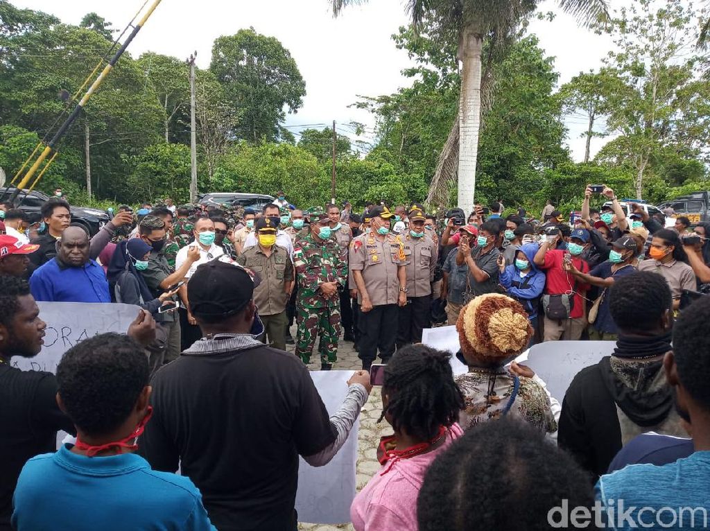 Pangdam Akan Investigasi Penembakan yang Tewaskan 2 Warga di Timika Papua Pangdam Akan Investigasi Penembakan yang Tewaskan 2 Warga di Timika Papua
