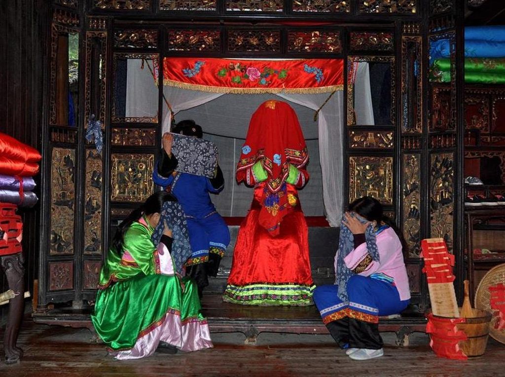 Potret Tradisi Menangis Sebelum Menikah di China Potret Tradisi Menangis Sebelum Menikah di China