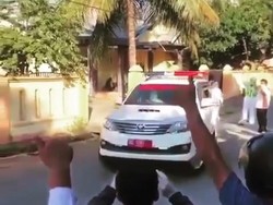 Viral Warga Mamuju Semangati Pasien Positif Corona Saat Dievakuasi