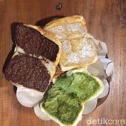 Roti bakar dan kukus Tom & Jerry