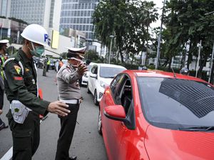 Simak! Pengendara Mobil dan Motor Langgar PSBB DKI Kena Sanksi Denda-Derek