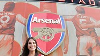 Karena saya lahir dan besar di London Utara dan keluarga saya adalah suporter Arsenal, maka saya paling lama menjadi presenter di sana, kata Nicole (Instagram/nicolehollidayx)
