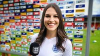Nicole Holliday berusia 26 tahun. Dia sudah lama berkecimpung menjadi presenter olahraga di Inggris, khususnya sepakbola dan paling lama di Arsenal TV (Instagram/nicolehollidayx)