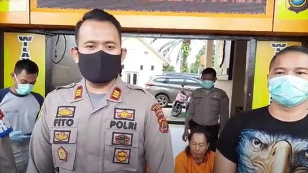 Polisi tembak 2 residivis pencuri mobil (Ferdi-detikcom) Polisi tembak 2 residivis pencuri mobil (Ferdi-detikcom)