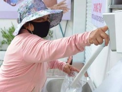 ATM Beras Bantu Warga Miskin Vietnam Saat Pandemi Corona