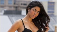 Karina Ferro. Model Portugal ini kabarnya jadi kekasih Ronaldo di tahun 2002. Keduanya pernah terfoto lagi mesra di pantai. Tapi hubungan mereka tidak awet. (Foto: Istimewa)