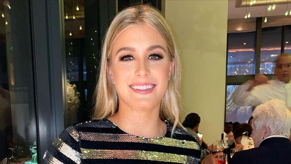 Foto: Petenis Cantik Isolasi dengan Penggemar Pria dengan Syarat Tak Terduga