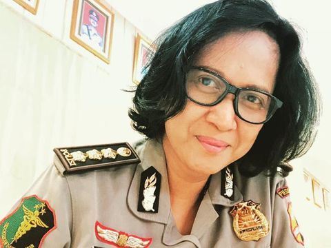 [VOD6] Sempat Takut, Anak dr Hastry Kini Anggap Pekerjaan Ibunya Bagai Preman Gaul