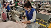 Kain Bekas Airbag Dibikin APD untuk Petugas Medis