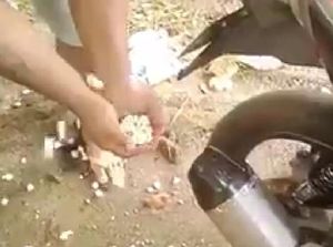 Bikin Popcorn Pakai Knalpot Motor, Netizen : Rasa Ampas Knalpot