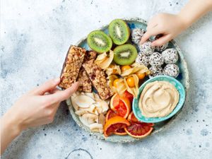 8 Camilan Rendah Kalori untuk Diet, Nikmat dan Nggak Bikin Badan Melar