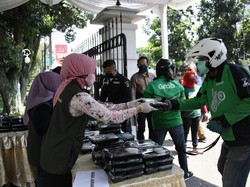 Asyik! Ada Posko Makan Siang Gratis di Gedung Pakuan Bandung