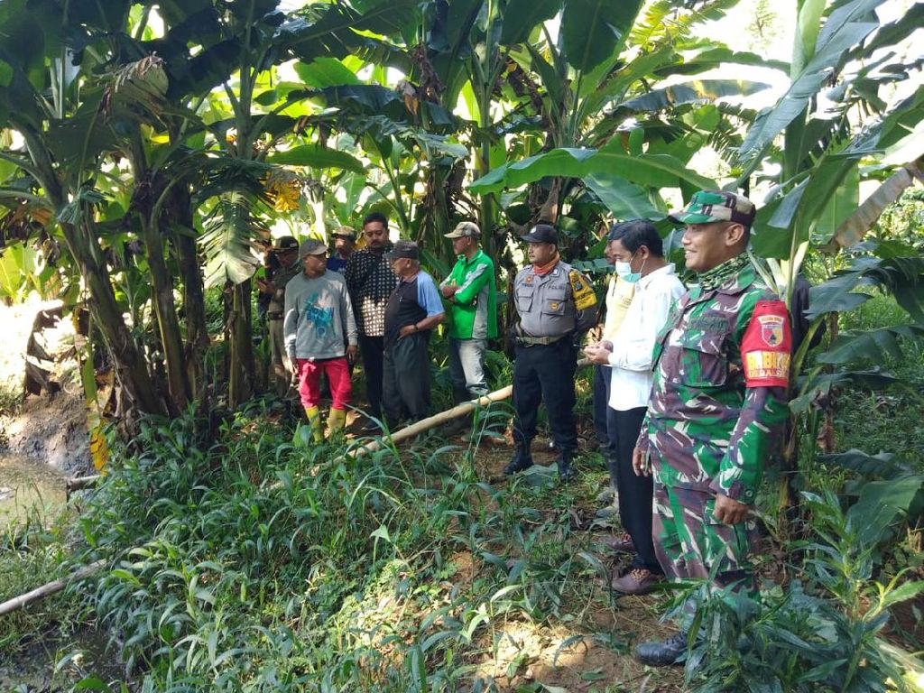 Dua Hari Hilang, Mayat Kakek Ditemukan dari Petunjuk Sandal dan Sabit Dua Hari Hilang, Mayat Kakek Ditemukan dari Petunjuk Sandal dan Sabit