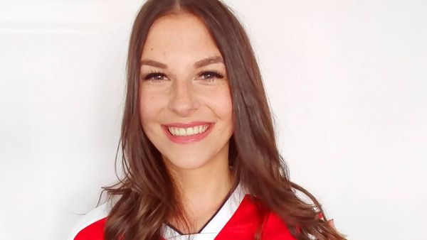 Presenter Cantik Tambatan Hati Suporter Arsenal