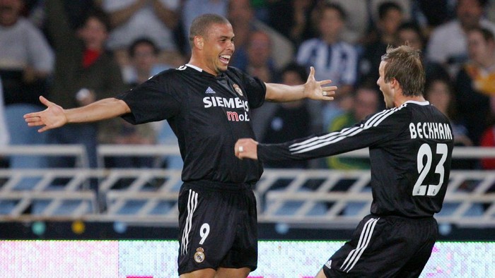 Ronaldo dan David Beckham SAN SEBASTIAN, SPAIN - APRIL 30: Real Madrid's Ronaldo Luiz Nazario de Lima #9 celebrates scoring a goal with David Beckham #23 during a La Liga match between Real Sociedad and Real Madrid at the Anoeta stadium on April 30, 2005 in San Sebastian, Spain. Madrid won 2-0. (Photo by Denis Doyle/Getty Images)