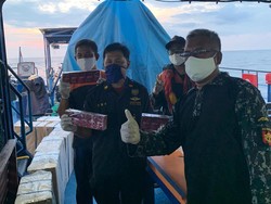 Kapal Misterius Diamankan di Aceh: Nakhoda-ABK Tak Ada, Isinya Rokok Rp 10 M