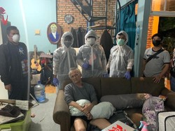 Alasan Polisi Pakai APD Saat Geledah Narkoba Artis Tio Pakusadewo