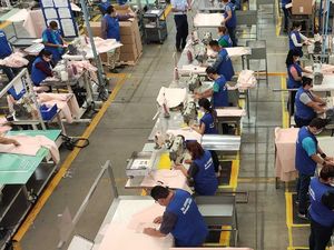 Pakai Material Bekas Airbag, Ford Bikin APD untuk Tenaga Medis