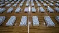 Lapangan futsal timnas Argentina di Buenos Aires pun disulap menjadi tempat untuk perawatan pasien COVID-19.  