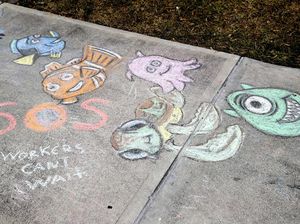 SOS! Cara Unik Warga Florida Minta Bantuan Karena Corona