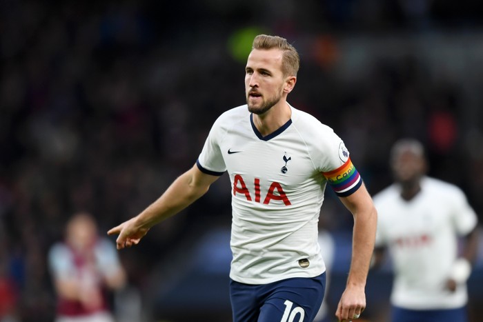 LONDON, ENGLAND - DECEMBER 07: Harry Kane of Tottenham Hotspur celebrates after scoring his team's first goal during the Premier League match between Tottenham Hotspur and Burnley FC at Tottenham Hotspur Stadium on December 07, 2019 in London, United Kingdom. (Photo by Shaun Botterill/Getty Images)