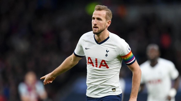 LONDON, ENGLAND - DECEMBER 07: Harry Kane of Tottenham Hotspur celebrates after scoring his teams first goal during the Premier League match between Tottenham Hotspur and Burnley FC at Tottenham Hotspur Stadium on December 07, 2019 in London, United Kingdom. (Photo by Shaun Botterill/Getty Images)