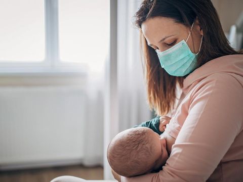 Ibu Positif Covid-19 Boleh Menyusui Anaknya, Asalkan...